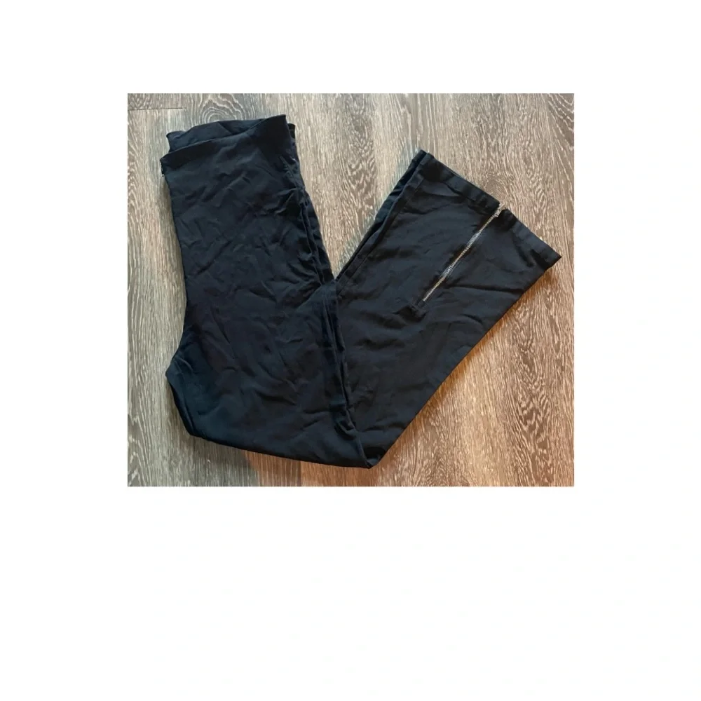 NWOT BLACK FLARED PULL ON STRETCHY PANTS WITH SILVER ZIPPERS! - Picture 6 of 6